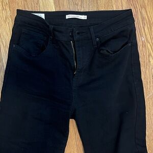 Highrise skinny black Levi’s jeans 28